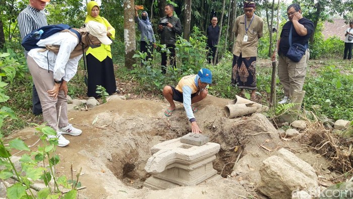 Balai Pelestarian Kebudayaan (BPK) wilayah X mengecek temuan candi di Dukuh Tawangsari, Desa Ringinlarik, Kecamatan Musuk, Kabupaten Boyolali, Kamis (3/10/2024).