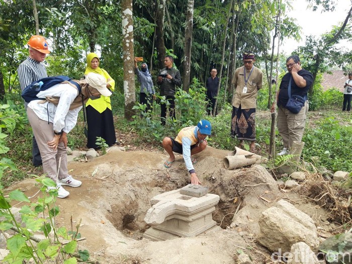 Balai Pelestarian Kebudayaan (BPK) wilayah X mengecek temuan candi di Dukuh Tawangsari, Desa Ringinlarik, Kecamatan Musuk, Kabupaten Boyolali, Kamis (3/10/2024).
