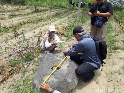 Balai Pelestarian Kebudayaan (BPK) wilayah X mengecek temuan candi di Dukuh Tawangsari, Desa Ringinlarik, Kecamatan Musuk, Kabupaten Boyolali, Kamis (3/10/2024).