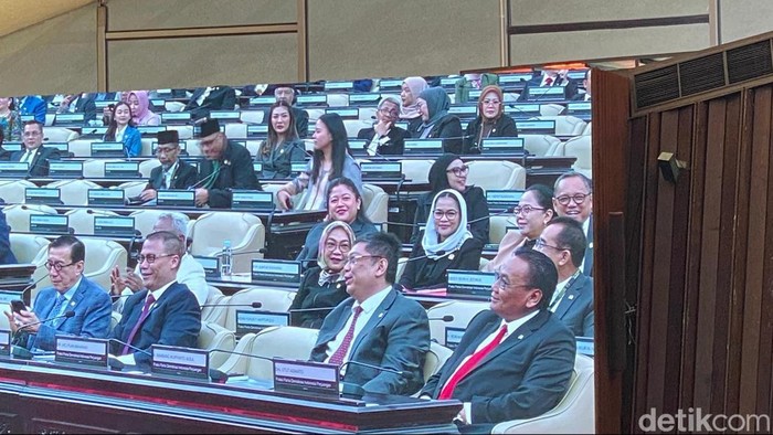 Bambang Pacul di sidang parpurna penetapan pimpinan MPR periode 2024-2029.