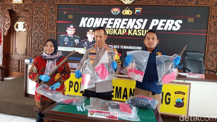 Barang bukti kasus pembunuhan kakek di kandang kambing yang berhasil diamankan Polres Temanggung, Kamis (3/10/2024).