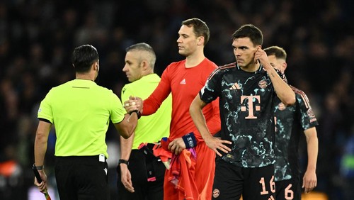 Soccer Football - Champions League - Aston Villa v Bayern Munich - Villa Park, Birmingham, Britain - October 2, 2024 Bayern Munichs Manuel Neuer and Joao Palhinha look dejected after the match REUTERS/Dylan Martinez