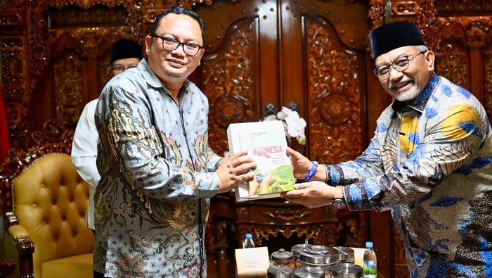 Cagub Jabar Ahmad Syaikhu saat bersilaturahmi dengan PW Muhammadiyah Jabar.