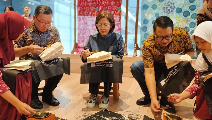 Komunitas Pembatik Cilik asal Yogyakarta ini menggelar program yang melibatkan 134 siswa dengan menghasilkan karya-karya yang ciamik. Seperti apa? Intip saja yuk.