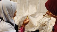Selain itu yayasan juga memperluas Program Bantuan Pendidikan ke 42 sekolah di wilayah-wilayah tertinggal untuk membentuk sekolah unggul berwawasan global yang merupakan bagian dari upaya YPA-MDR dalam meningkatkan kualitas pendidikan dan kecakapan hidup siswa di berbagai daerah.