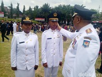Kisah Haru di Balik Air Mata 2 Praja IPDN yang Baru Dikukuhkan