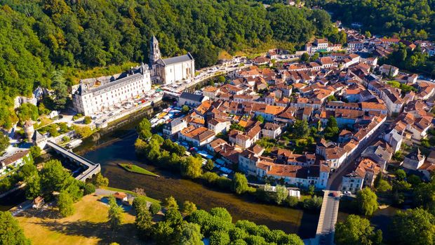 Desa Brantome di Dordogne, Prancis, desa kuno yang sagat Paris dan ikonik.