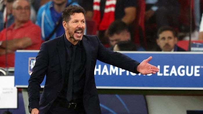 Soccer Football - Champions League - Benfica v Atletico Madrid - Estadio da Luz, Lisbon, Portugal - October 2, 2024 Atletico Madrid coach Diego Simeone REUTERS/Pedro Nunes