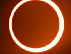 Pemandangan Indah Gerhana Matahari Cincin dari Wilayah Terpencil