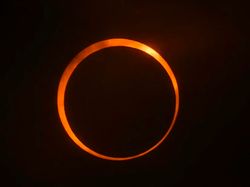 Pemandangan Indah Gerhana Matahari Cincin dari Wilayah Terpencil