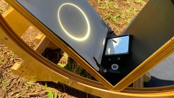 Proyeksi gerhana Matahari cincin 2 Oktober 2024 di Pulau Paskah menggunakan SolarSeeker. Gerhana Matahari sebagian terlihat di seluruh Pasifik dan Amerika Selatan, dengan Santiago, Chili (44%), Montevideo, Uruguay (42%), Buenos Aires, Argentina (42%), Rio de Janeiro, Brasil (10%) dan Stanley, Kepulauan Falkland (84%) semuanya mendapatkan semacam pemandangan. Foto: Jamie Carter via Forbes