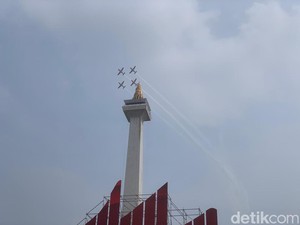 Gladi Bersih HUT ke-79 TNI, Pesawat Tempur Bermanuver di Langit Monas