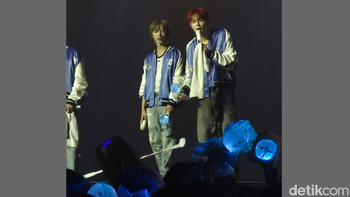 Dengan pencahayaan panggung low-light sekali pun, semua teratasi berbekal kamera HP. Samsung Galaxy S24 FE lebih dari siap jadi teman konser.  Foto: Chairini Putong