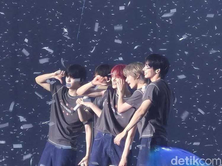 Fangirling Konser TXT Pakai Zoom Jernih Samsung Galaxy S24 FE