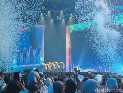 Fangirling Konser TXT Pakai Zoom Jernih Samsung Galaxy S24 FE