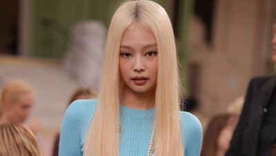 7 Foto Transformasi Jennie BLACKPINK Tampil Berambut Pirang Bak Barbie Hidup