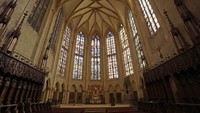 Pembangunan Ulm Minster dimulai pada tahun 1377 dan berlangsung selama lebih dari 500 tahun, dengan arsitektur yang menggabungkan gaya Gotik dan elemen Renaissance. 
