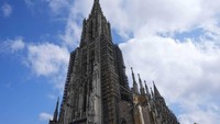 Ulm, Jerman, dikenal dengan keindahan arsitekturnya, terutama melalui Ulm Minster, gereja Lutheran yang menjadi simbol kebanggaan kota ini. 