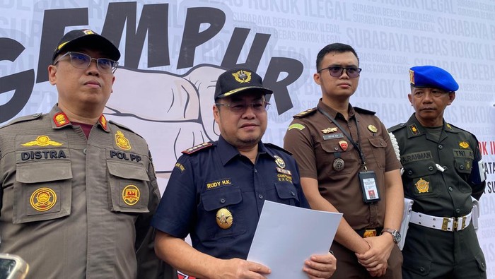 Kepala Bea Cukai Sidoarjo Rudy Hery Kurniawan di Balai Kota Surabaya