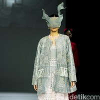 Fashion show koleksi Ivan Gunawan Prive 2024-2025 di The Langham Fashion Soiree, Jakrta, Selasa [1/10/2024]. Ivan menghadirkan gaun malam yang modest cocok untuk muslimah. Foto: Mohammad Abduh/detikcom.