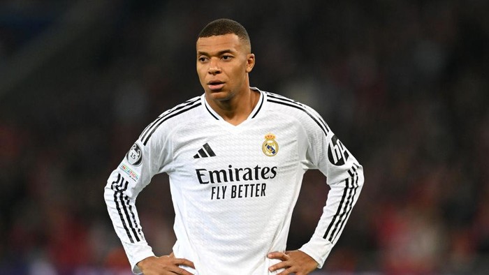 LILLE, FRANCE - OCTOBER 02: Kylian Mbappe of Real Madrid looks dejected during the UEFA Champions League 2024/25 League Phase MD2 match between LOSC Lille and Real Madrid C.F. at Stade Pierre Mauroy on October 02, 2024 in Lille, France. (Photo by Michael Regan - UEFA/UEFA via Getty Images)