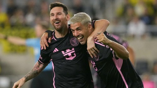COLUMBUS, OHIO - OCTOBER 02: Lionel Messi #10 and Luis Suarez #9 of Inter Miami CF celebrate a goal during the second half against the Columbus Crew at Lower.com Field on October 02, 2024 in Columbus, Ohio. (Photo by Jason Mowry/Getty Images)