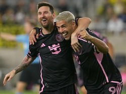 1. Dan siapa yang menurut Luis Suarez striker paling hebat? Sosok itu adalah Lionel Messi, rekan satu timnya di Inter Miami. Buatku nomor satu adalah Messi. Foto: Jason Mowry/Getty Images