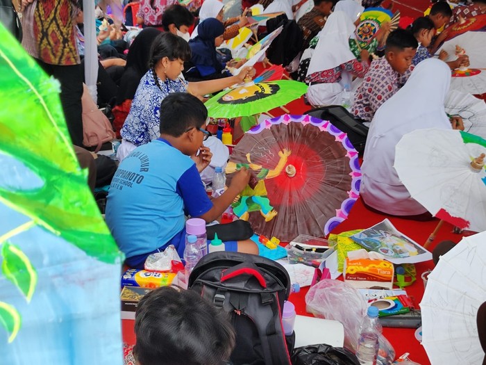 Lomba lukis payung di Klaten