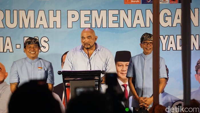 Made Muliawan Arya alias De Gadjah saat menghadiri kampanye Suyadinata di Desa Abiansemal Dauh Yeh Cani, Badung, Rabu (2/10/2024) malam. (Foto: Agus Eka/detikBali)