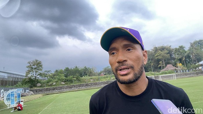 Manajer PSS Sleman, Leonard Tupamahu, di Lapangan Pakembinangun, Kabupaten Sleman, Kamis (3/10/2024).