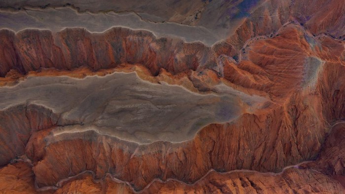 CHANGJI, CHINA - OCTOBER 1, 2024 - The view of Nuerga Canyon in Changji city, Xinjiang province, China, Oct 1, 2024. (Photo by CFOTO/Sipa USA)No Use China.