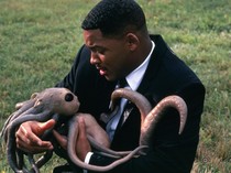 Sinopsis Film Man In Black, Aksi Agen Rahasia Pelindung Bumi dari Alien