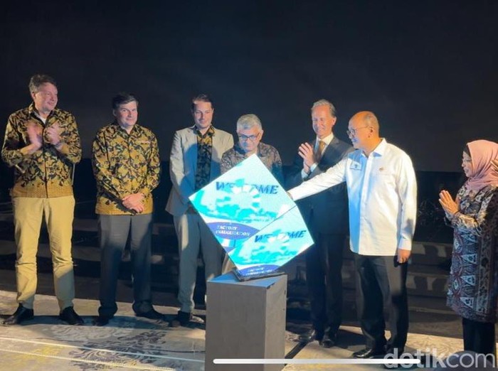 Menteri Investasi/Kepala BKPM Rosan Roeslani meresmikan PT Wavin Manufacturing Indonesia di KIT Batang, Kamis (3/10/2024).
