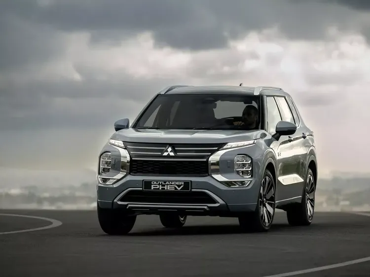 Potret Mitsubishi Outlander PHEV Terbaru, Makin Gagah!