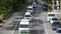 Supir melarikan diri dari tempat kejadian, tetapi setelah ditangkap, dia mengatakan kepada polisi bahwa dia berlari untuk mencoba mengambil alat pemadam kebakaran dari kendaraan lain, tetapi panik dan melarikan diri ketika api tidak terkendali sebelum dia bisa mendapatkan bantuan.