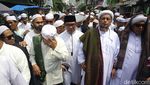 Momen Ridwan Kamil Digandeng Habib Ali Kwitang