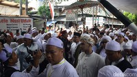 Adapun para jemaah majelis taklim tersebut tampak memenuhi area Masjid di lingkungan Islamic Center tersebut.  