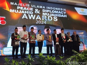 MUI Anugerahkan JK dan Menlu Retno sebagai Pejuang Perdamaian-Diplomasi