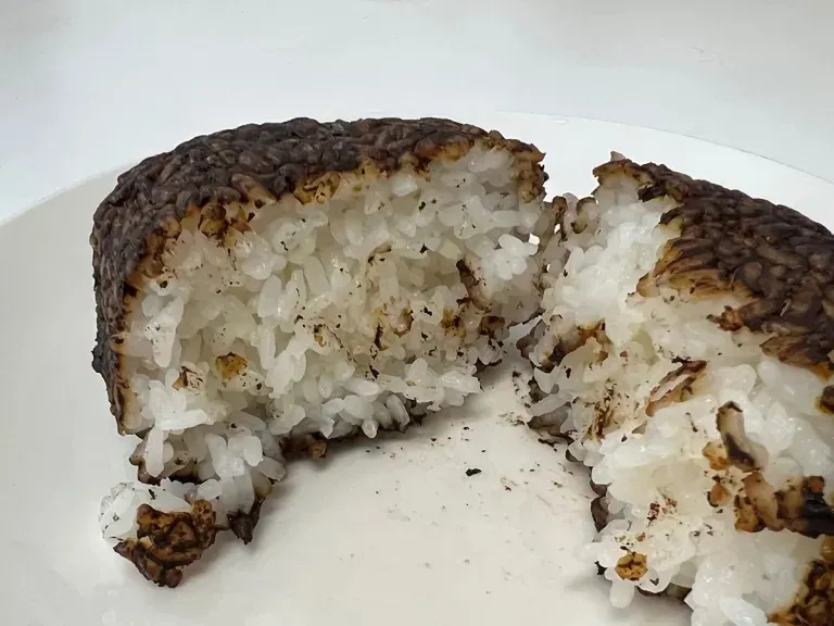 onigiri dengan miso berusia 20 tahun