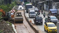 Selama proyek ini berlangsung terjadi kemacetan di Jalan Daan Mogot, Kota Tangerang.