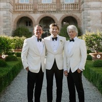 Pernikahan Millie Bobby Brown dan Jake Bongiovi pastinya dihadiri keluarga. Penyanyi Jon Bon Jovi yang merupakan ayah mempelai pria tampil dengan setelan jas Tom Ford seperti putranya.Foto: Dok. divinedayphotography, camillaboniekevents