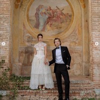 Millie Bobby Brown dan Jake Bongiovi diketahui sudah menikah pada Mei 2024. Pada saat itu pernikahan mereka digelar privat dan hanya dihadiri keluarga. Foto: Dok. divinedayphotography, camillaboniekevents