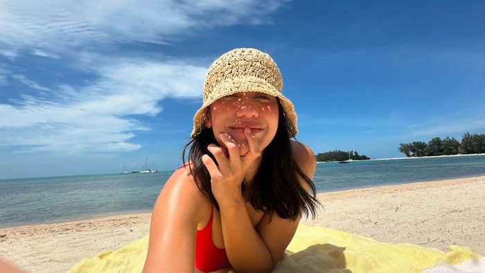 Pevita Pearce di Koh Samui Pevita Pearce di Koh Samui