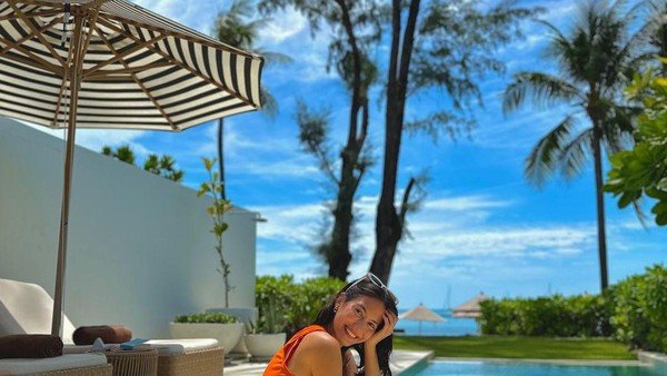 Senyum Manis Pevita Pearce Liburan di Ko Samui