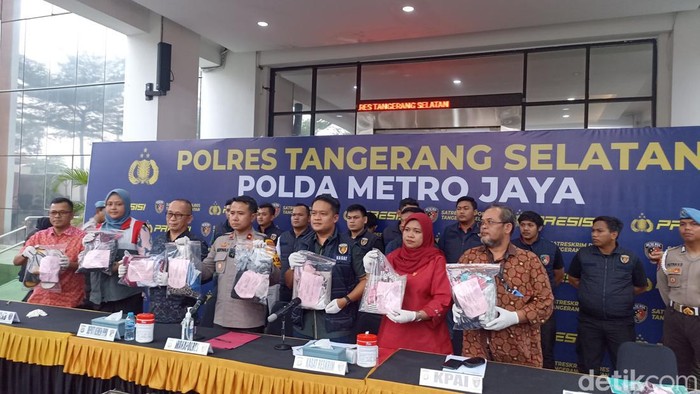 Polres Tangsel menggelar konferensi pers kasus guru ngaji cabuli 8 muridnya