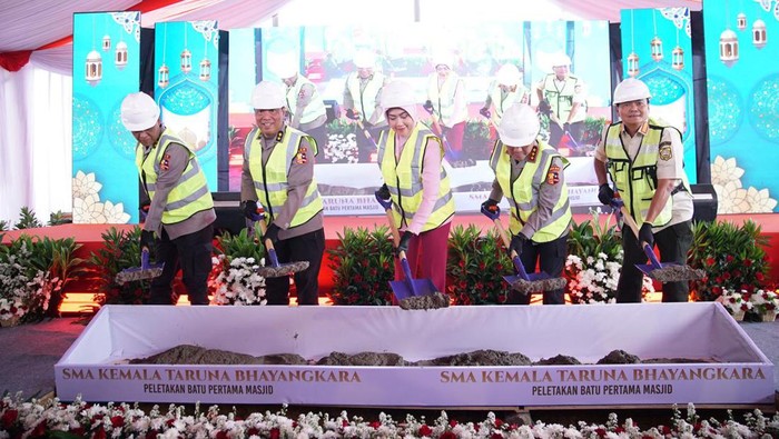 Polri Ground Breaking Masjid SMA Kemala Taruna Bhayangkara