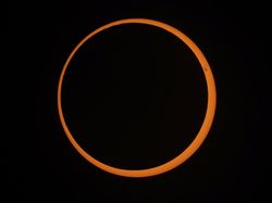 Potret Fenomena Gerhana Matahari Cincin di Langit Chile-Argentina