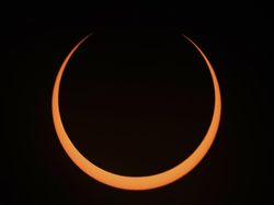 Potret Fenomena Gerhana Matahari Cincin di Langit Chile-Argentina