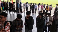 Jumlah penganggur sebanyak 7,28 juta orang itu setara dengan Tingkat Pengangguran Terbuka (TPT) sebesar 4,76% atau lebih rendah jika dibandingkan Februari 2024 yang sebesar 4,82%. Penurunan itu utamanya terjadi pada TPT perempuan. Antara Foto/Yulius Satria WIjaya