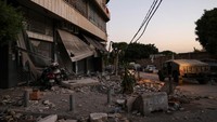Kondisi infrastruktur dan gedung-gedung tampak hancur. (REUTERS/Emilie Madi)